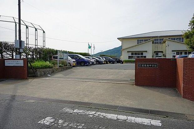 糸島市立前原西中学校(約1,756m)