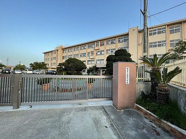福岡市立飯原小学校(約450m)