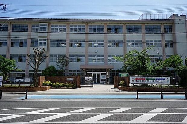 福岡市立原中学校(約400m)