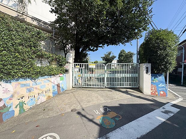 杉並区立東田小学校(約350m)