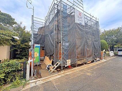 北西側から撮影した外観