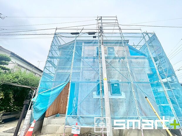 【~閑静な住宅街の立地~】・周辺は閑静な住宅街となっておりますので、静かな暮らしをご実現いただけます。
・前面道路の交通量も多くないので、小さなお子様がいるご家庭でもご安心ですね。(A号棟)