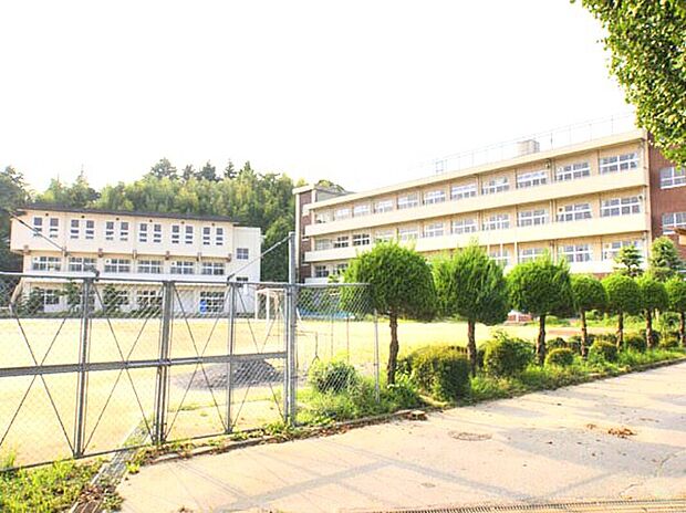 布佐中学校(約2,100m)