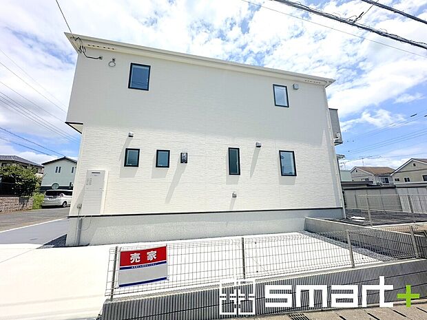 【~閑静な住宅街の立地~】・周辺は閑静な住宅街となっておりますので、静かな暮らしをご実現いただけます。
・前面道路の交通量も多くないので、小さなお子様がいるご家庭でもご安心ですね。