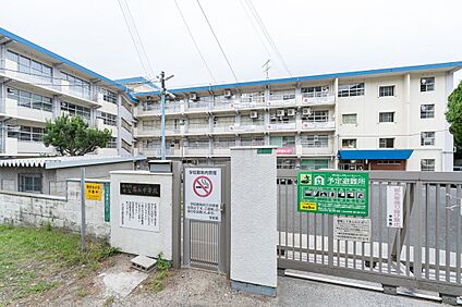 霧丘中学校 870m