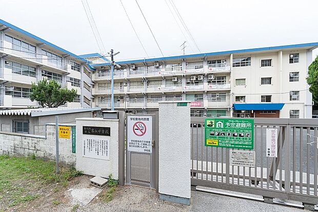 霧丘中学校(約870m)