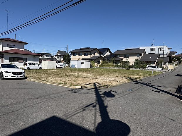 南面からの撮影+前面道路