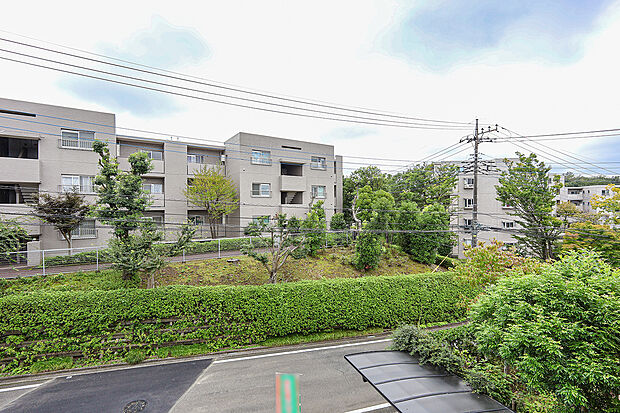 【眺望】緑豊かな眺望が広がります