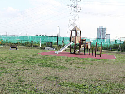 風の丘公園 300m～550m(徒歩4分～7分／車で約1分)