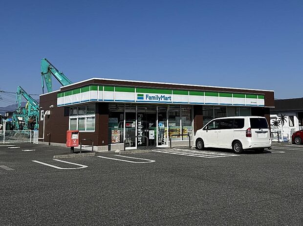 ファミリーマート 昭和町飯喰店(約500m)