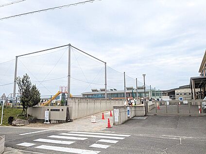 伊賀市立友生小学校 500m(徒歩7分)