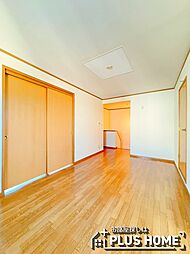 ＣＲＥＳＴＡＬＬ　ＫＯＹＡ　III 2階3LDKのリビング/ダイニング