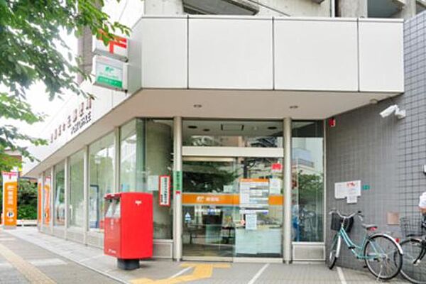 聖蹟桜ケ丘郵便局 592m