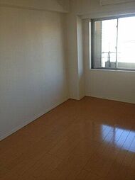 小石川ザ・レジデンスイーストスクエア 4階1LDKのリビング/ダイニング