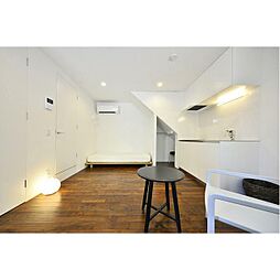 カラスヤマテラスEW 1階ワンルームのリビング/ダイニング