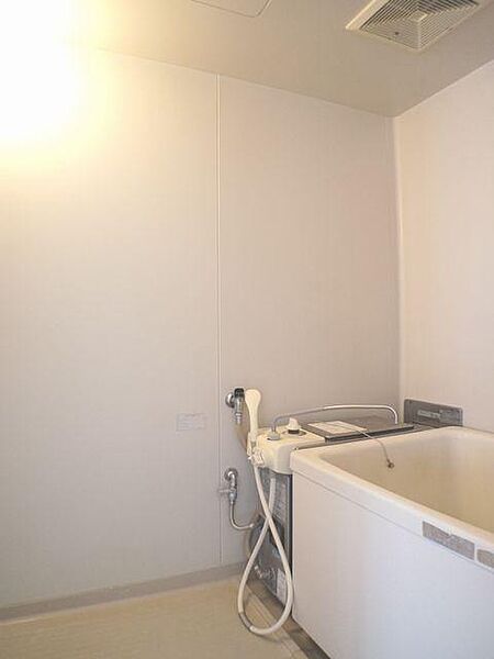 画像8:白を基調とした清潔感のある浴室です！※他室の写真です。（状況が異なる場合がございます。）
