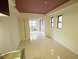 シャリマー ディス 1階1LDKのリビング/ダイニング