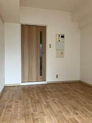 グローリア初穂聖蹟桜ヶ丘 1階ワンルームのリビング/ダイニング