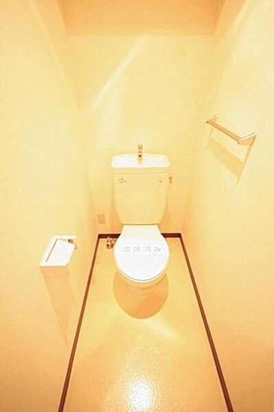 画像12:清潔感のあるトイレ。