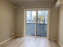 MOCXION稲毛小仲台 1階1Kのリビング/ダイニング