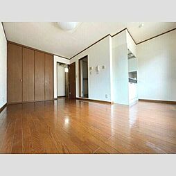 パイン・ヒル 2階ワンルームのリビング/ダイニング