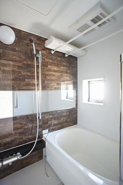 画像9:☆浴室乾燥機付お風呂☆小窓も付いています。