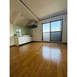 リラ・ピラミゼ 3階2DKのリビング/ダイニング