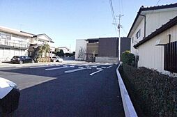 駐車場は各世帯1台込み無料です♪