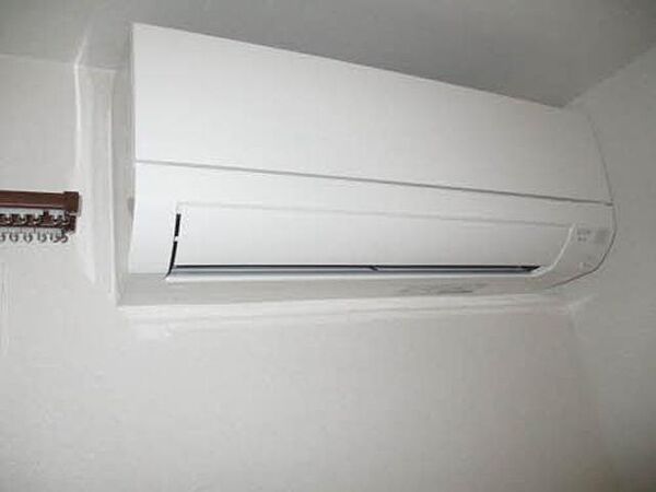 画像10:室内を快適な温度に保つエアコン