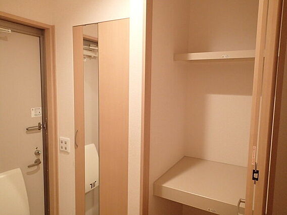 D-Room・SKIV_内装_2