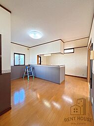 津久野町2丁貸家 5LDKのリビング/ダイニング