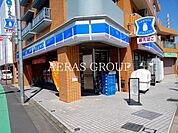 ローソン 世田谷代田駅前店 180m