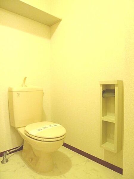 画像8:【トイレ】トイレには上部棚やツールボックスがあります♪