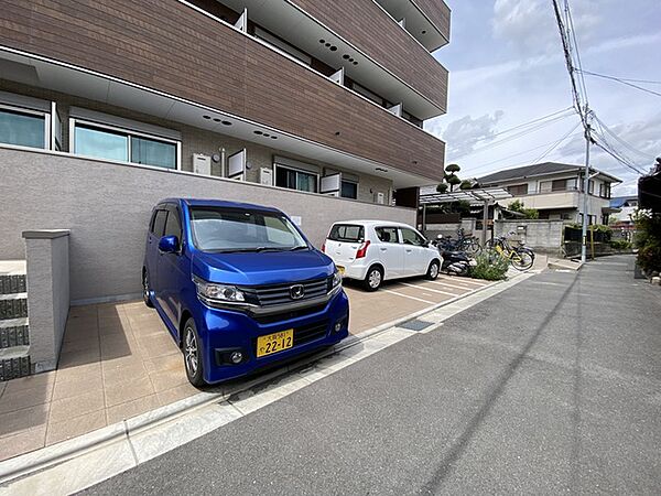 画像30:駐車場