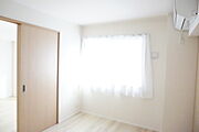 フローリング調の清潔感あるお部屋☆
