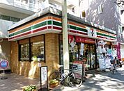 セブンイレブン世田谷上北沢5丁目店 667m