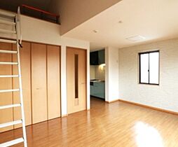 セレニティーホームズ Ｃ 2階ワンルームのリビング/ダイニング