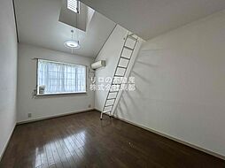 パークアベニューアートヴィレッジ六番館 2階ワンルームのリビング/ダイニング