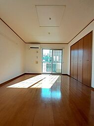 ヴィラ　ジャスティスI 102 1階ワンルームのリビング/ダイニング