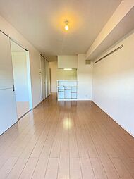 Arkadia 101 1階1LDKのリビング/ダイニング