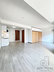 ヴィラロイヤル二色浜 1階2LDKのリビング/ダイニング