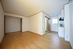 プリムローズA 103 1階2DKのリビング/ダイニング