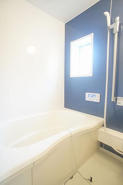 画像10:ゆったりと浴槽に浸かり、一日の疲れをとるのに最適なリラクゼーションルームです♪