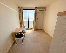 レオパレスエスト逆井 3階1Kのリビング/ダイニング