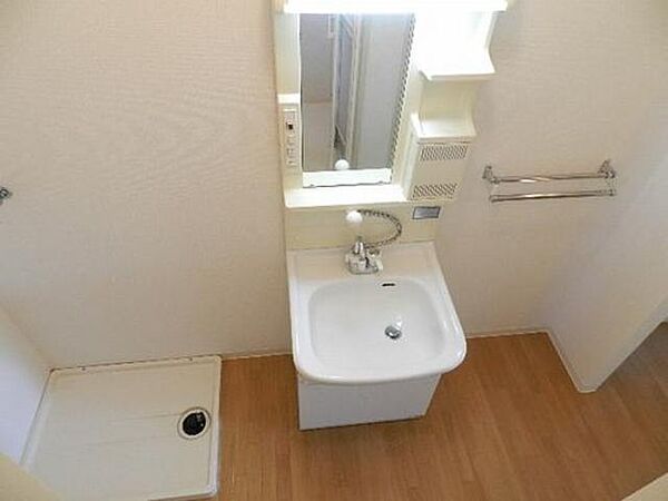 画像8:洗面台はシャワー水栓付きで使いやすいです♪