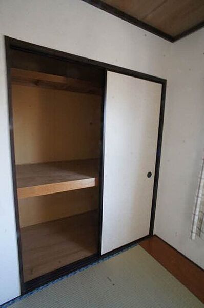 画像11:【収納スペース】衣装ケースやを収納できる棚スペースを確保した収納スペースです♪布団の収納だけではなく、小物等の収納も可能です♪