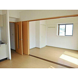 ラ・グラシューズ 303 3階2DKのリビング/ダイニング