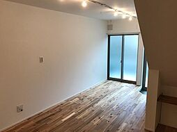 クロスロード 1階ワンルームのリビング/ダイニング