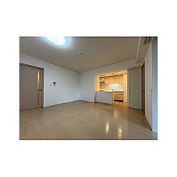 アトラス国領セントラルコート 1階3SLDKのリビング/ダイニング