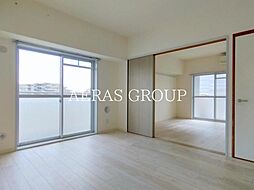 アーバンパーク行徳 5階3DKのリビング/ダイニング